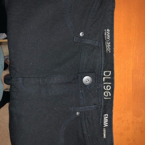 DL1961 Black Jean Emma Legging - Picture 5 of 7